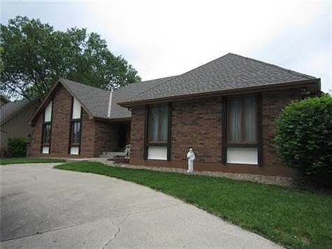 3rd image of 1606 NE Debonair Dr