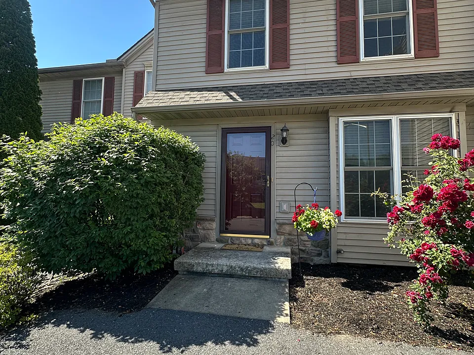 20 Woodmyre Ln