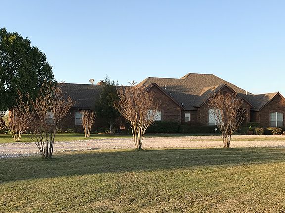 3rd image of 1401 NE Quail Run Blvd