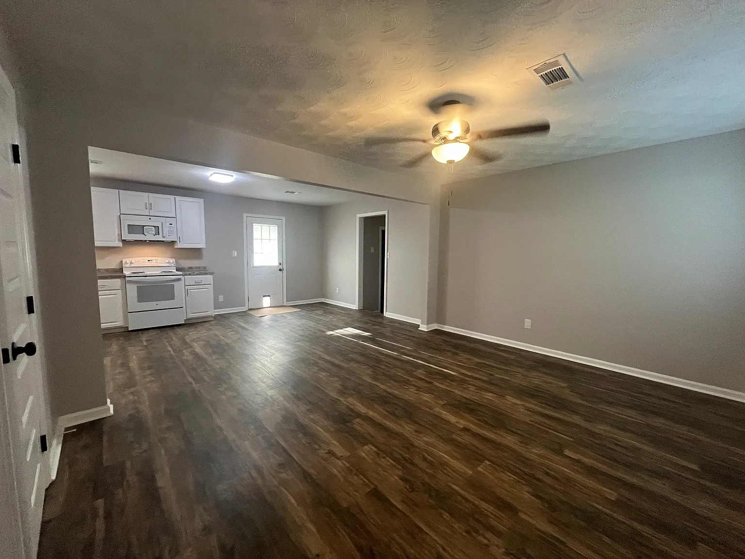Edgewood Lane 1004 - 1 — Photo 2