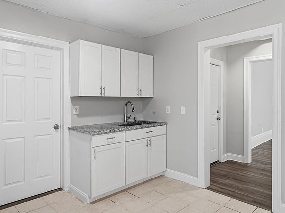 4th image of 293-299 Clemente St #293-2