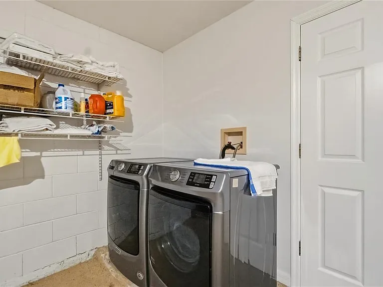 334 Brayton Ln — Photo 22