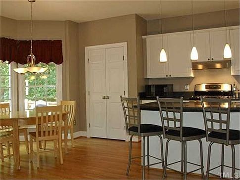 4th image of 31 Porters Glen Pl