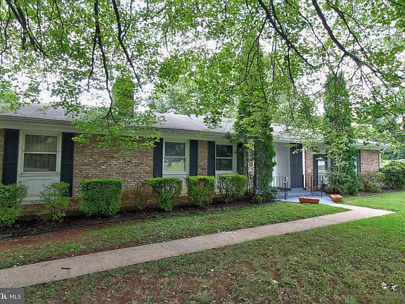 5th image of 530 Mimosa St