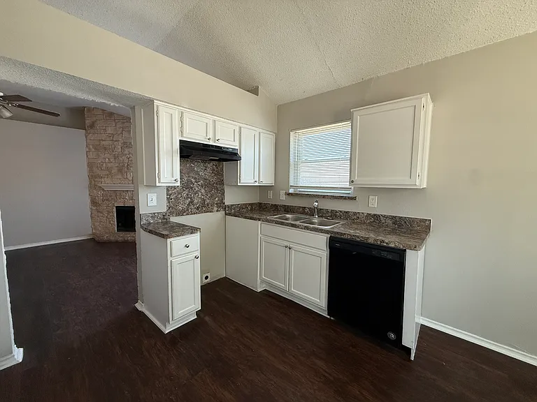10206 Shayna Dr — Photo 7
