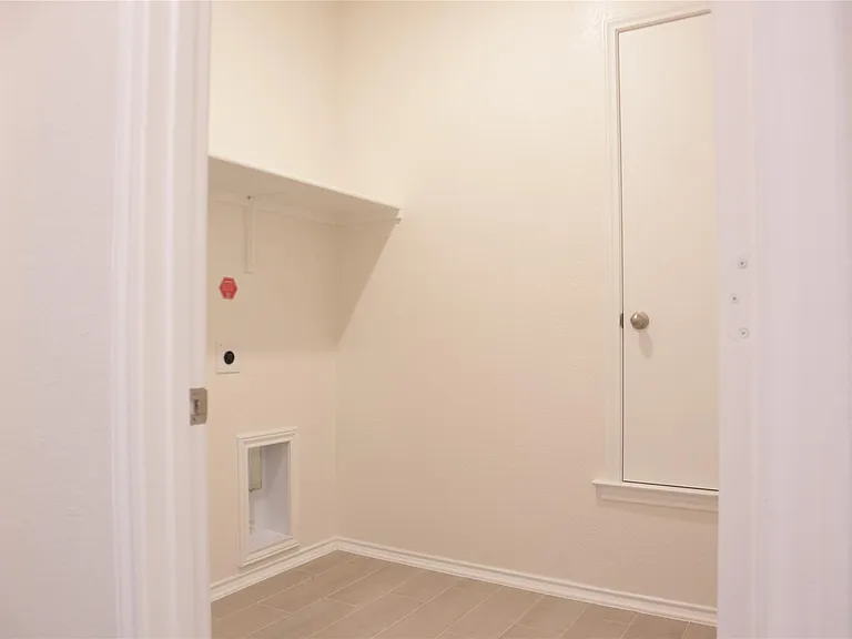 8111 Marigny Way — Photo 6