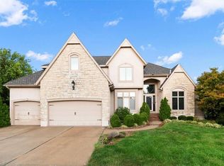 712 NE Ashmont Pl, Lees Summit, MO 64064