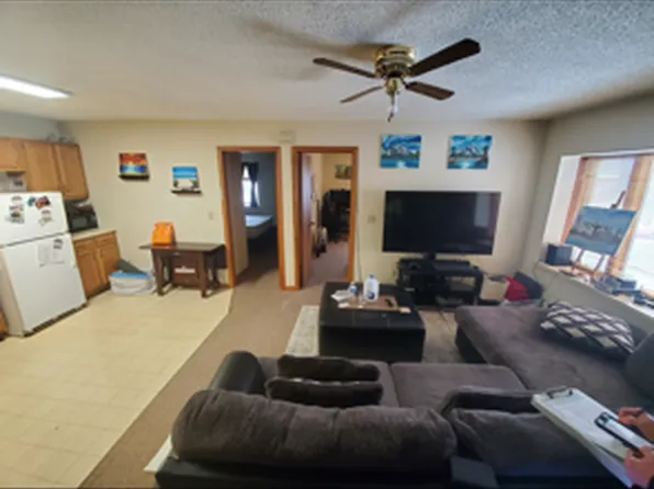 124 W Main St APT 3, Belle Plaine, MN 56011