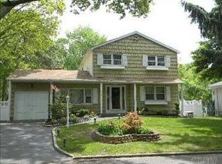 1635 Hiram Ave, Holbrook, NY 11741