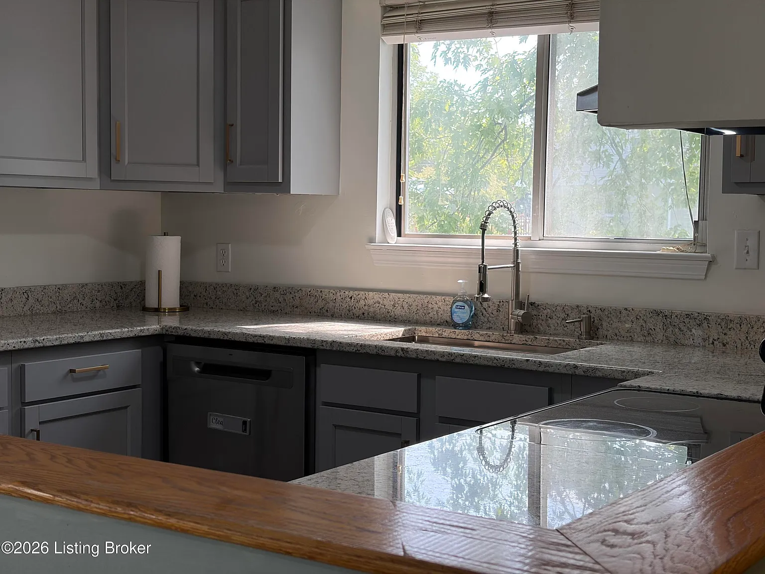 2 bed, 2.0 bath, 993 sqft, $1,950 — Photo 2