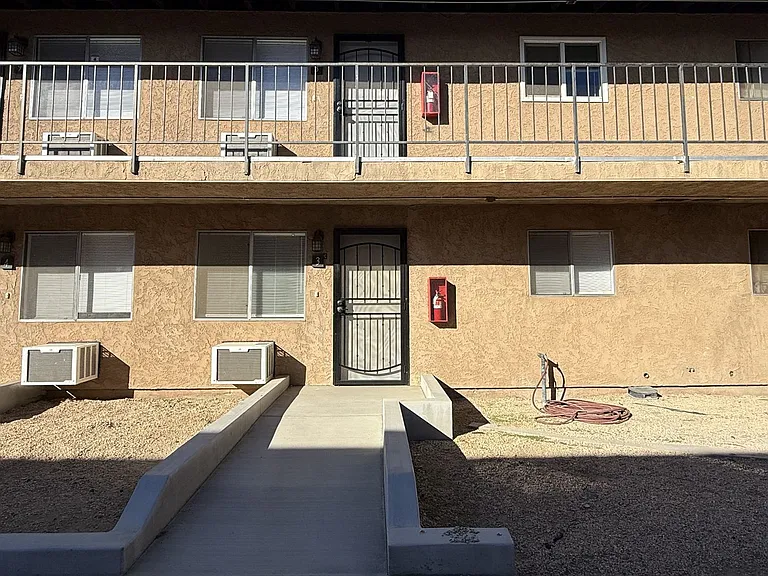 524 E Avenue Q12 #3 — Photo 2