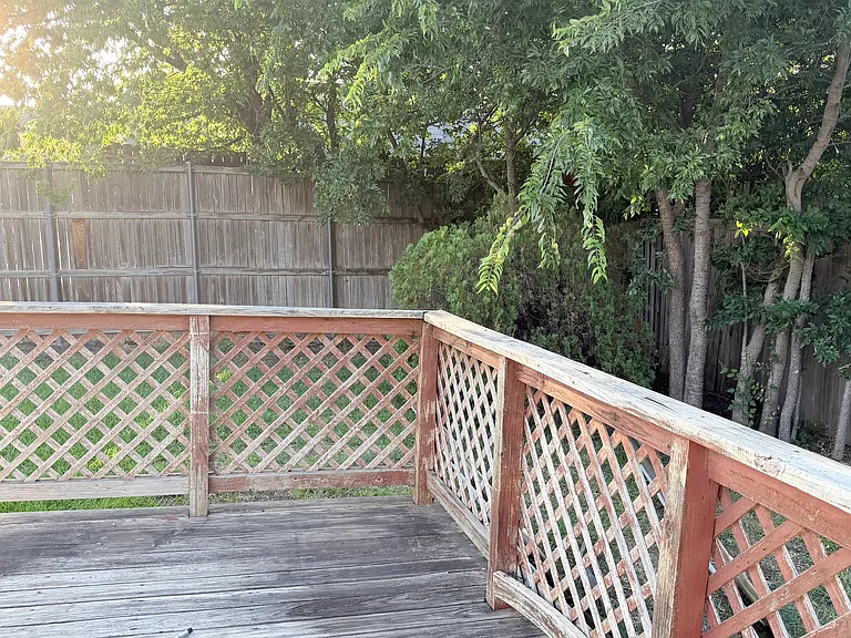 1024 Hawthorne Dr — Photo 5