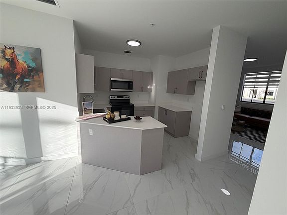 3rd image of 2308 E 4th Ave #208