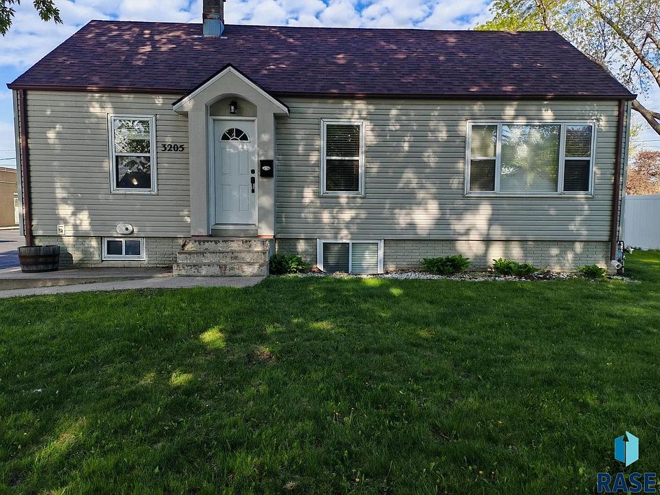 1st image of 3205 S Covell Ave