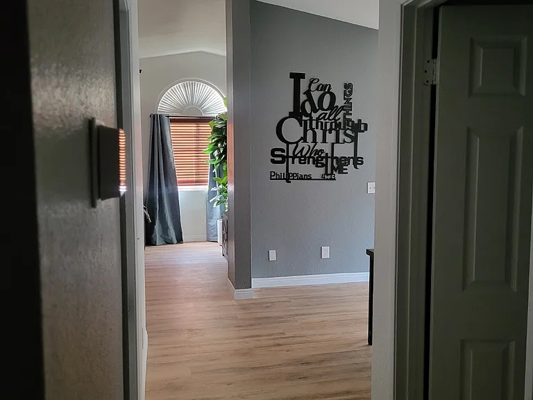 655 Juniper St — Photo 3