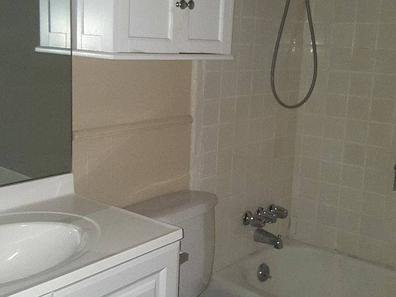 3rd image of 1201 N Elm St #9
