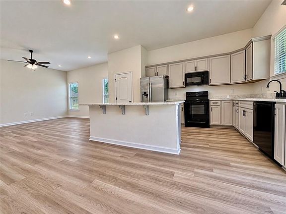 3rd image of 73216 Forest Dr