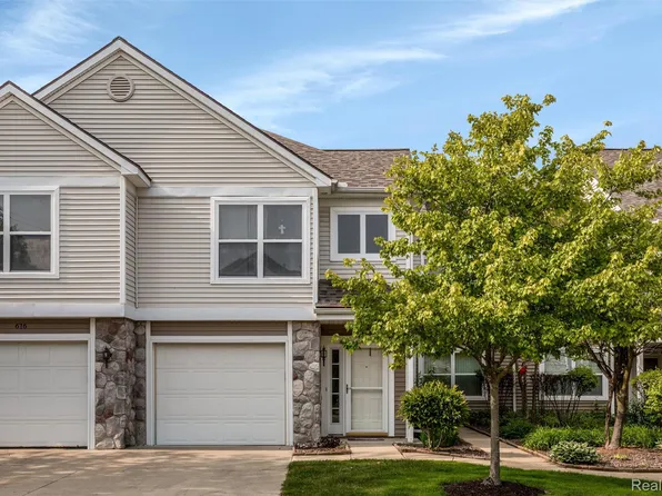 612 Riverstone Ln #75, Chelsea, MI 48118