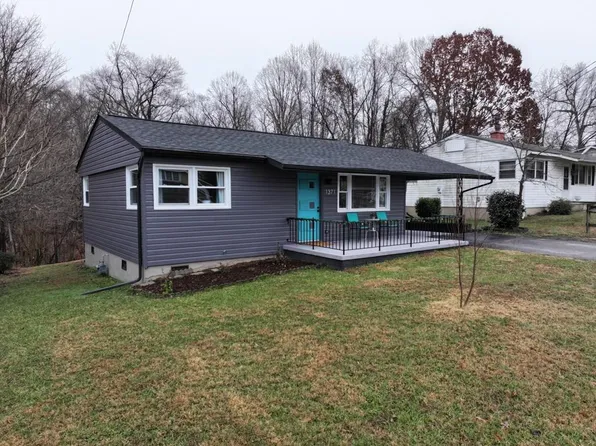 1371 Pumpkin Creek Ln, Danville, VA 24541