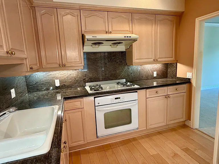 153 N San Mateo Dr #209 — Photo 8