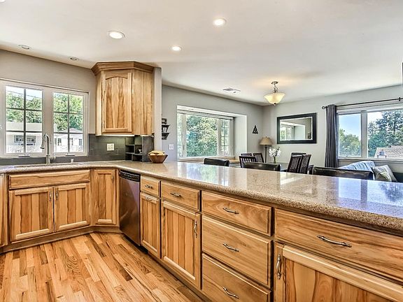 3rd image of 203 Burlwood Dr