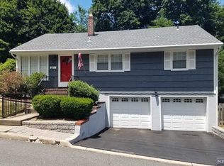 25 Glenview Ter, Cresskill, NJ 07626