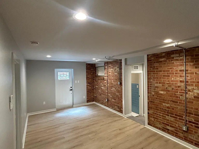 1311 W 2nd St #C — Photo 7