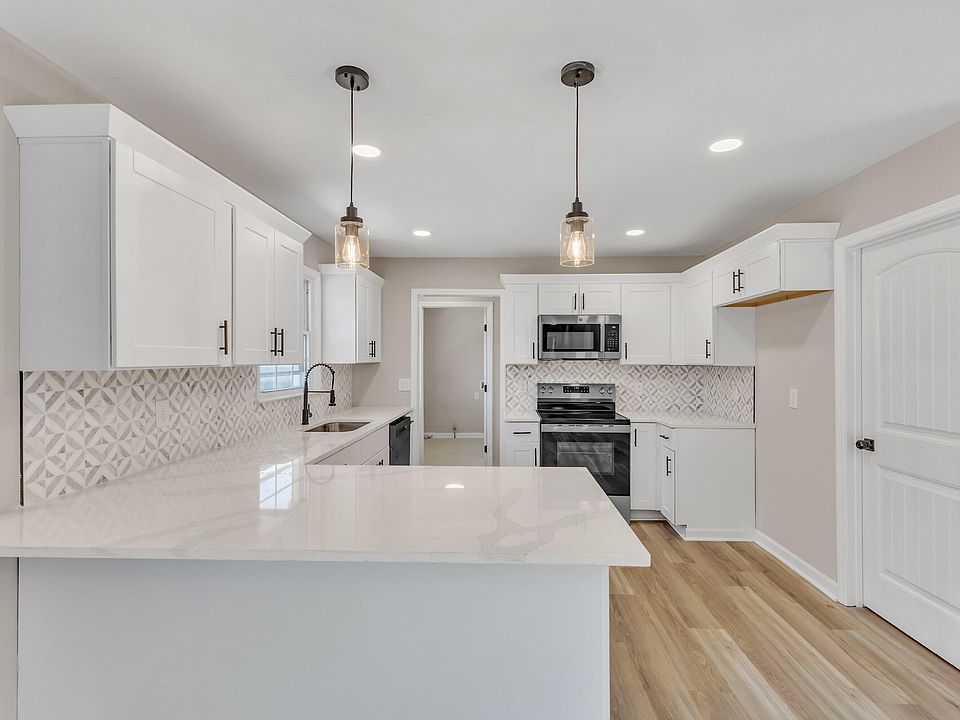 1st image of 920 Clarion Dr