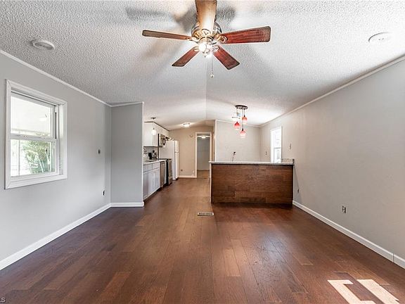 4th image of 7851/7853 Bogart Dr