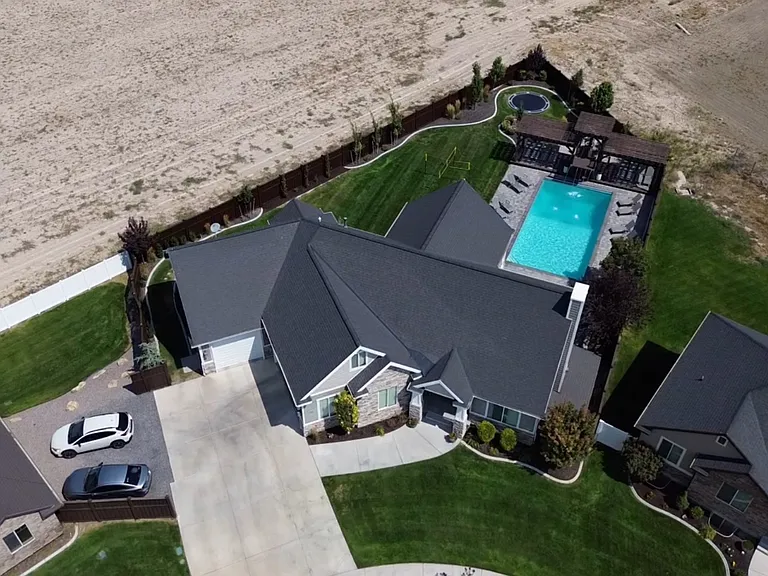 592 N Hills Ct — Photo 1