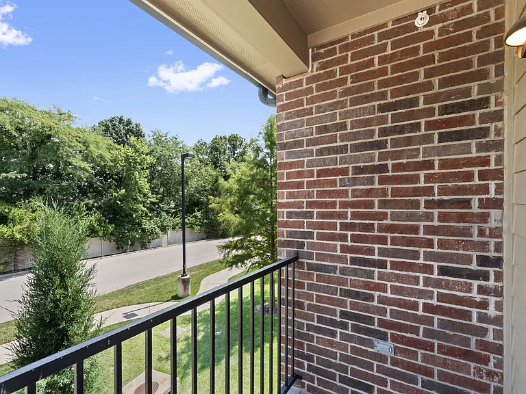 Flow - 1 Bed / 1 Bath - 854 Sq.Ft.