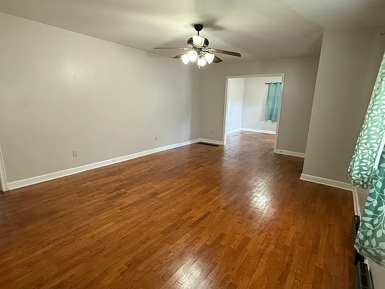 12 Georgia Ave — Photo 3