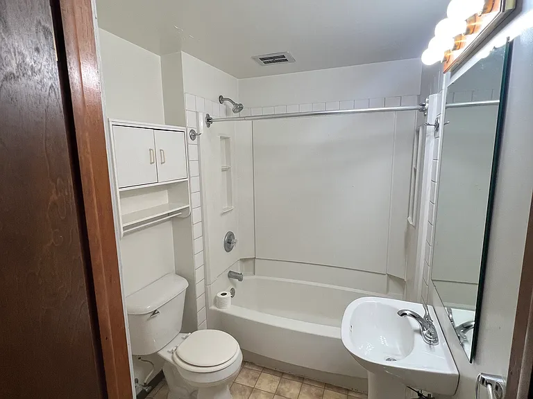 1525 State St #1 — Photo 6