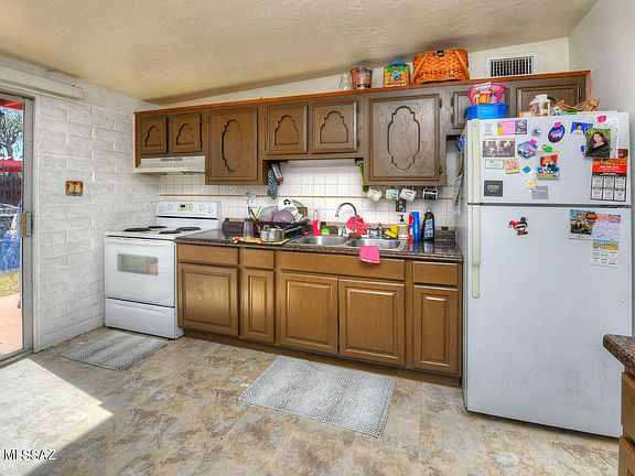 4th image of 3540-3542 E Flower Ave