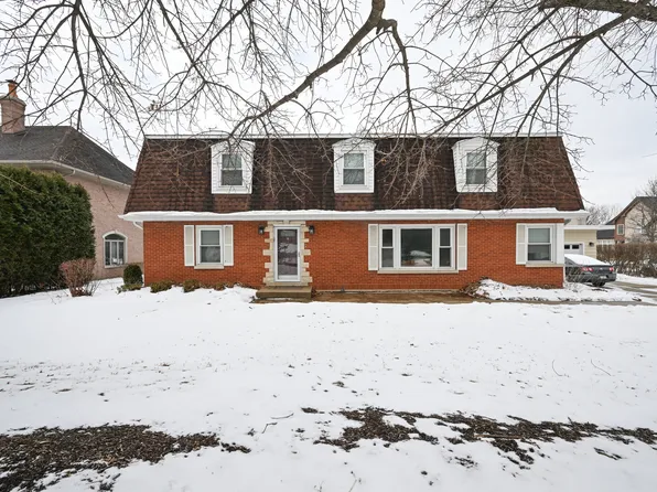 360 Erie Cir, Bloomingdale, IL 60108