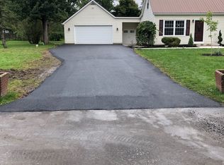 7509 Valley Circle Ln, Hamburg, NY 14075