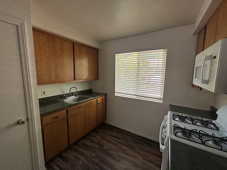 301 W Sherwood Blvd #3 — Photo 3