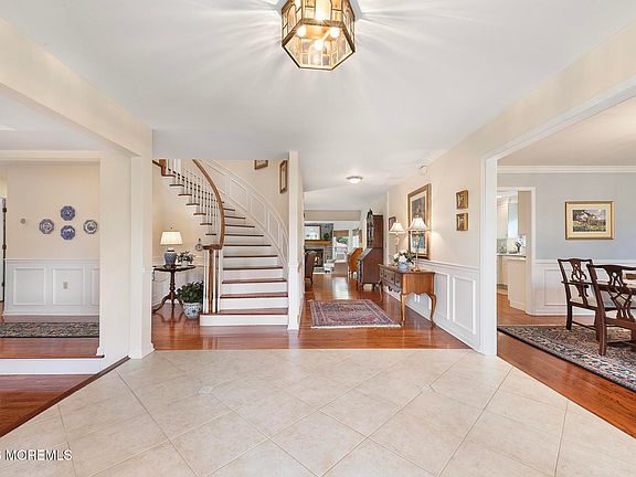 4th image of 42 Dorchester Way
