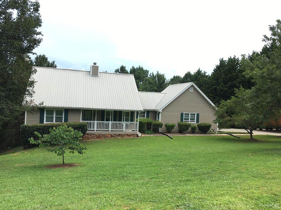 One Level Living On 1 Acre