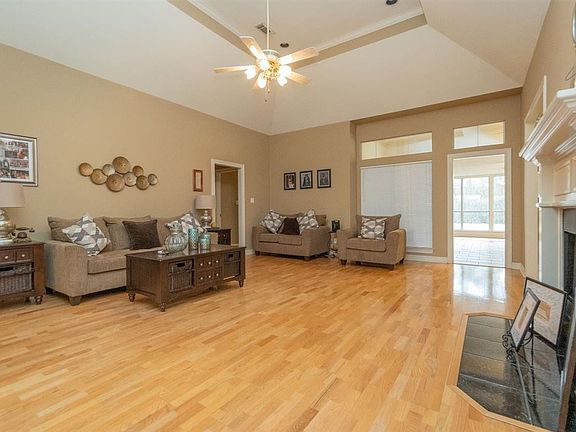 5th image of 1104 Dawnwood Dr