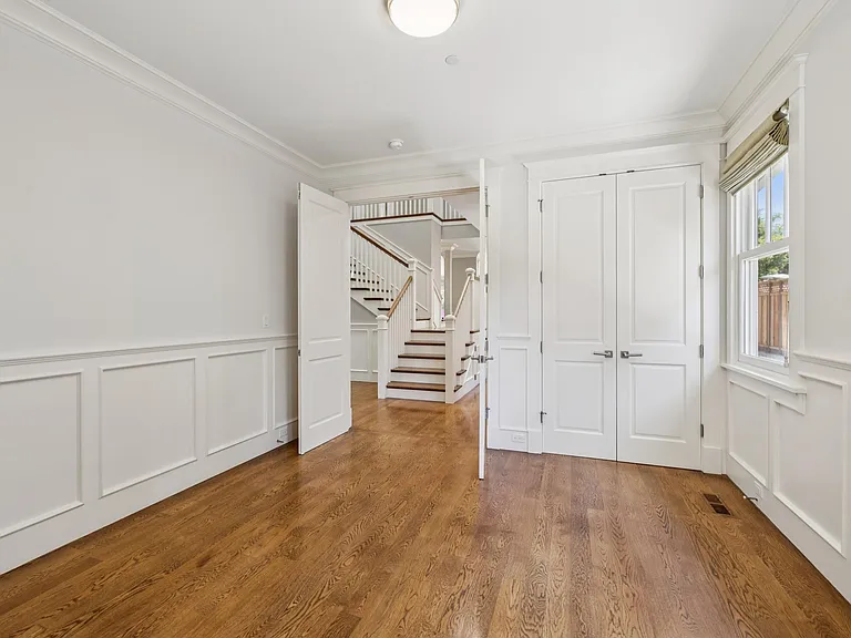 1517 Howard Ave — Photo 34
