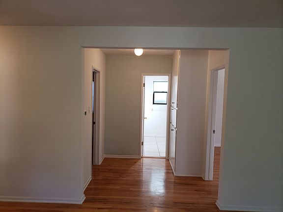 5th image of 5059 Serrania Ave