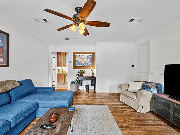 5th image of 910 Wildwood Ave