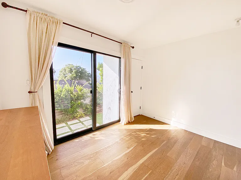 1133 Berkeley Dr — Photo 13