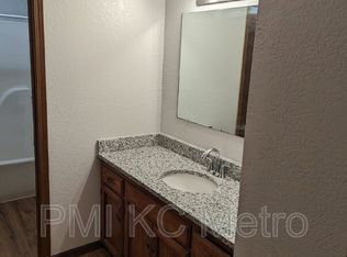 425 NE Churchill St, Lees Summit, MO 64086
