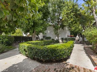18555 Collins St APT C11, Tarzana, CA 91356