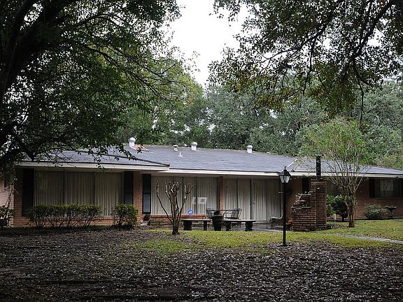 2nd image of 319 Beverly Dr