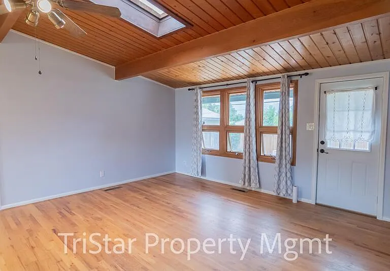 3212 Illinois Ave — Photo 8