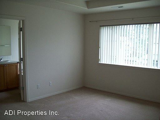 5th image of 956 SE Westerland St