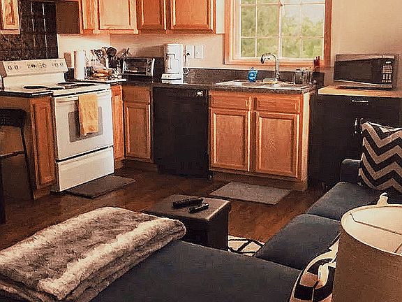 2nd image of 1624 16th Ave S APT 3